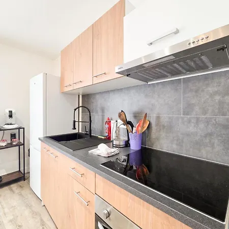 J2 Duplex, Central, Proche Gare, Therme, Opera فيشي